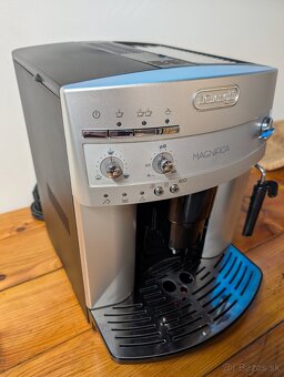 Kávovar Delonghi Magnifica - 3