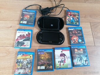 PS VITA PCH-1104 - 3