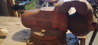 Zverak  York Patent G85893 Zákonem Chráného - 3