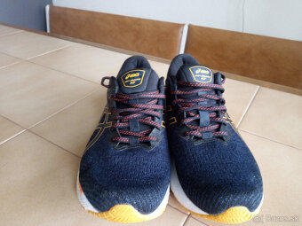Panske bezecke tenisky ASICS GT 2000. - 3