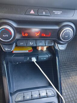 KIA STONIC r.2018 - 3