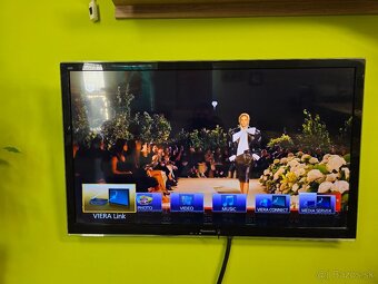 Panasonic  TX-L42E5E - 3