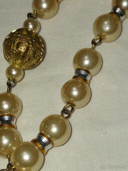 KRÁSNY NÁHRDELNÍK - 3