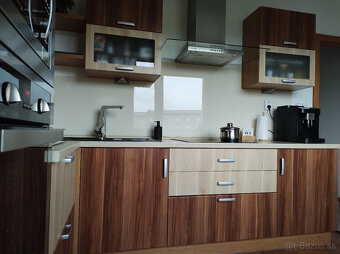 Kuchynská linka so vstavanými spotrebičmi - 3