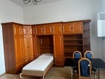 Skriňa s posteľou a obývacia skriňa - 3