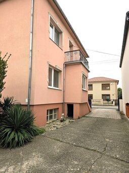 AJ NA INVESTIČNÉ ÚČELY Poschodový rodinný dom na predaj v D - 3