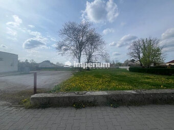 Predaj : pozemok 1550 m2 aj pre developerov v obci Veľké Bl - 3