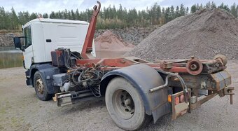 Scania P94 hakovy nosič kontajnerov - 3