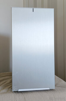 Predám PC skrinku Fractal Design Define 7 White TG - 3