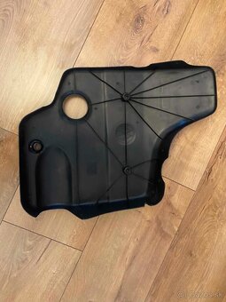 Kryt motora na VW PASSAT B4 variant - 3
