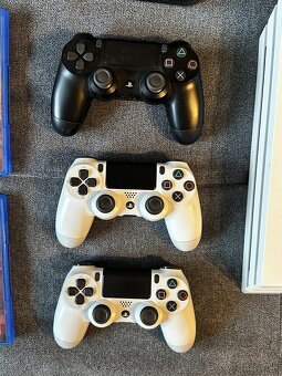PS4 PRO + 3 DUALSENSE Ovládače + Gratis HRY - 3