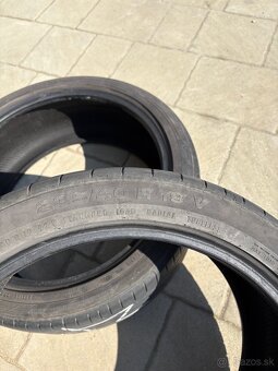 Continental 235/40 R19 V - 3