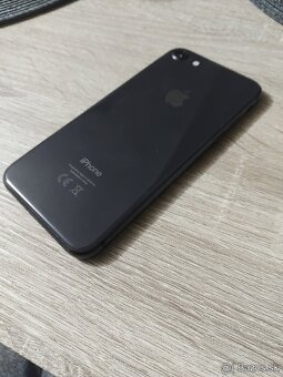 iPhone 8 / 64GB / Dobrý stav - 3