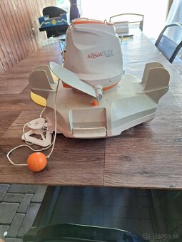 Predám vysávač AQUAGLIDE - 3