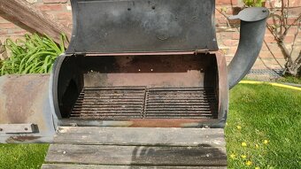 Záhradný gril s udiarnou - 3