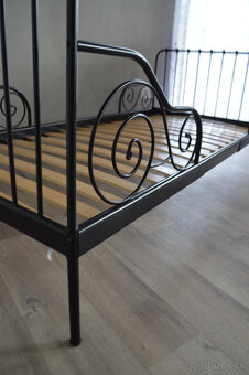 Rastúca kovová posteľ Ikea - 3