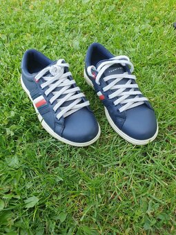 Tommy Hilfiger - 3