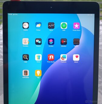 Apple iPad 8 gen. / 32GB Uložiště / 3GB RAM / LCD 10.2" - 3