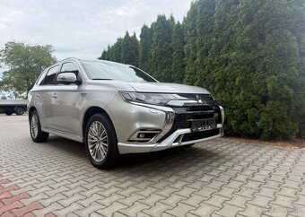 Mitsubishi Outlander 2,4 PHEV Top 4WD odpočet DPH benzín - 3