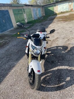 Suzuki gsr 750 - 3