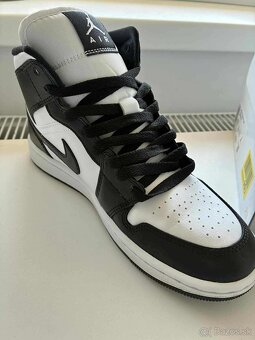 Air Jordan 1 Mid Black-White - 3