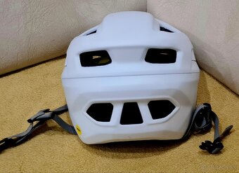 Prilba Specialized NOVÁ - 3