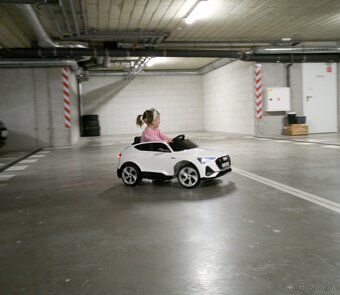 Elektrické autíčko Audi E-Tron Sportback 4x4 biele - 3