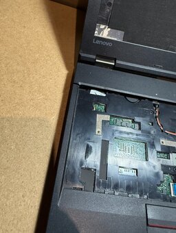 Notebook L560 na opravu alebo diely. - 3