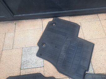 Rohože gumené na Ford s Max predám. - 3