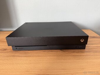 Xbox one X 1 tb + nabíjačka na ovládač + gta V - 3
