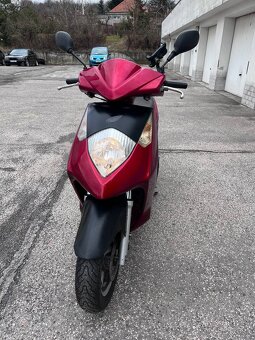 HONDA Dylan 125
- 3