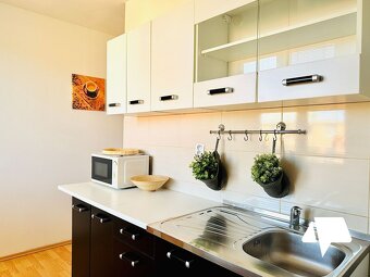 REZERVOVANÉ - Predaj 1 izb. byt, rekonštrukcia, centrum - 3