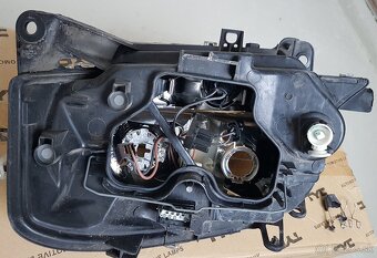 Predám pravý predný svetlomet na Citron C3 - 3