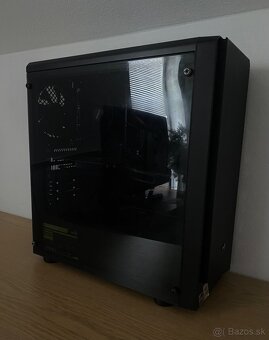 RX 550/ AMD RYZEN 5 1600/8 GB RAM/ - 3