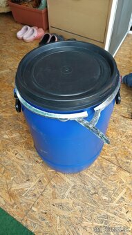 Plastové sudy 60,70,80,100,120,220l - 3