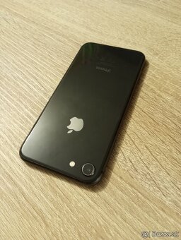iPhone 8 / 64GB Super stav - 3