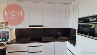 PRIPRAVUJEME DO PONUKY - 2 izbový byt s priestraným balkó - 3