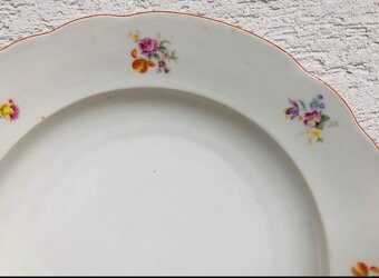 Starozitna porcelanova misa kvety hazenky a farebna linka - 3