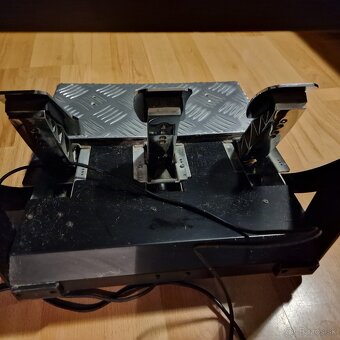 Thrustmaster T300rs -set na závodné hry - 3