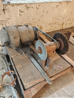 Brúska so stolom - 3