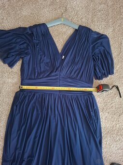 Dlhé spoločenské šaty. - 3