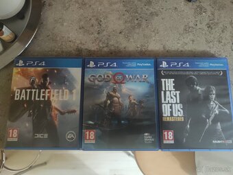 Predám PS4 + ovládač + 3 hry - 3