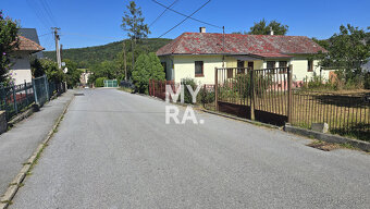 Stavebný pozemok v centre obce Gregorovce. - 3