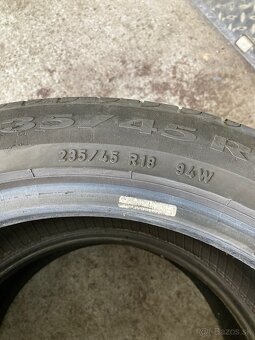 235/45R18 - 3