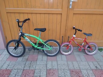 slapaci traktor z vleckou kolobezka trojkolka odrazadlo - 3