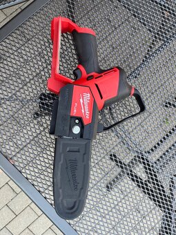 MILWAUKEE M12 FUEL Kompaktná reťazová píla - 3