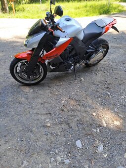 Kawasaki ZR1000 - 3