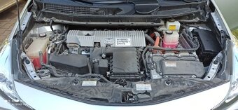 Toyota Prius Plus Hybrid - 3
