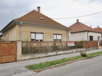 4 izbový rodinný dom s garážou v obľúbenej lokalite… - 3