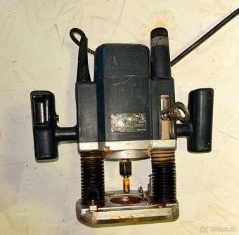 BOSCH GOF 900 ACE Zakrivená fréza - 3